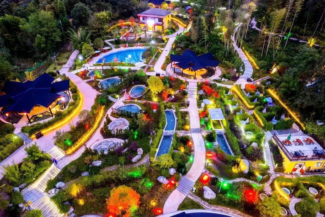 花乐汤温泉景区内景 图/英山四季花海白日赏完花海,再来一场疗愈身心