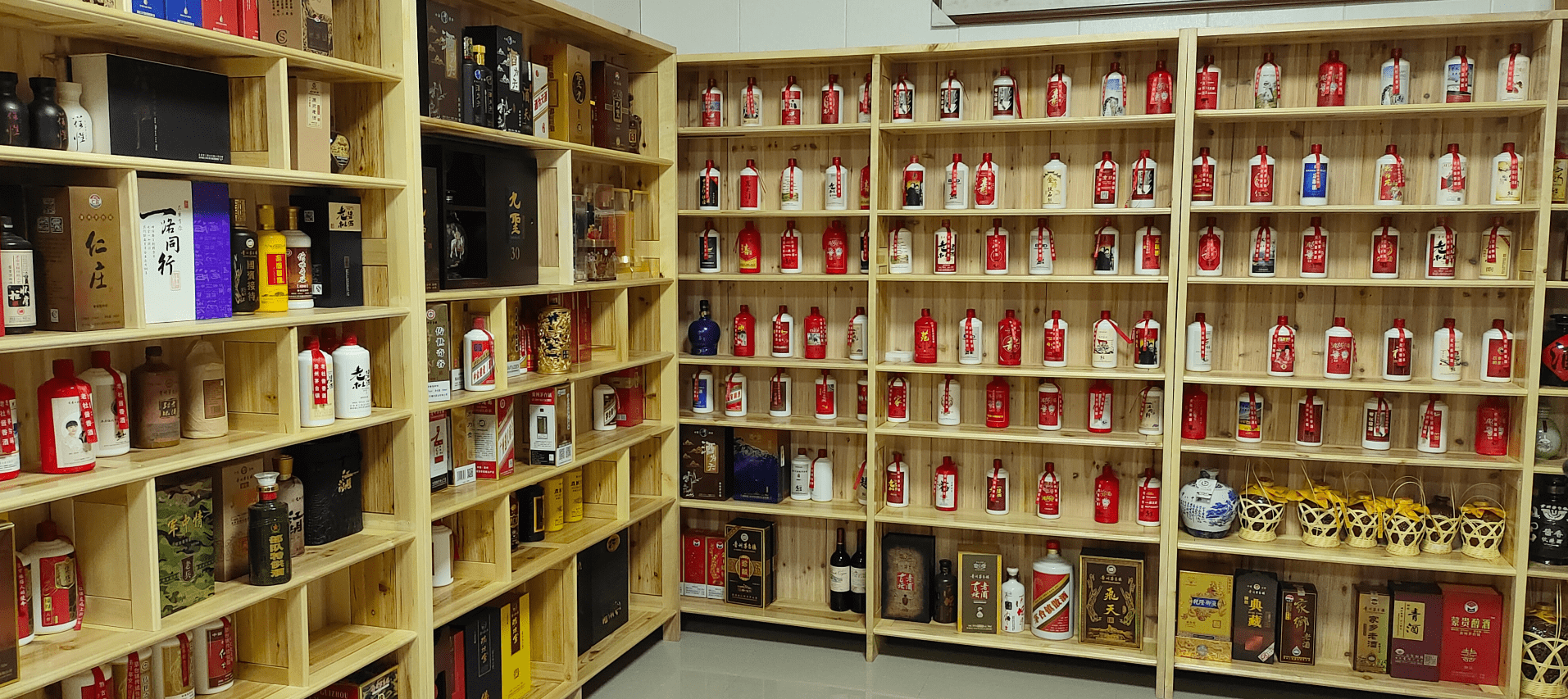 浙江曹老板身价过亿,名下6套房,晒酒柜竟被嘲讽:"狗都不喝"_仁齙产品