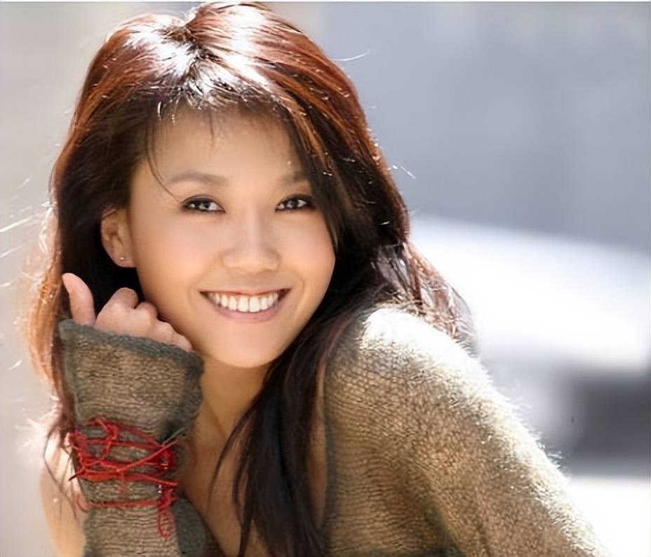 著名歌手王蓉罕见开直播!整个人瘦得都认不出了