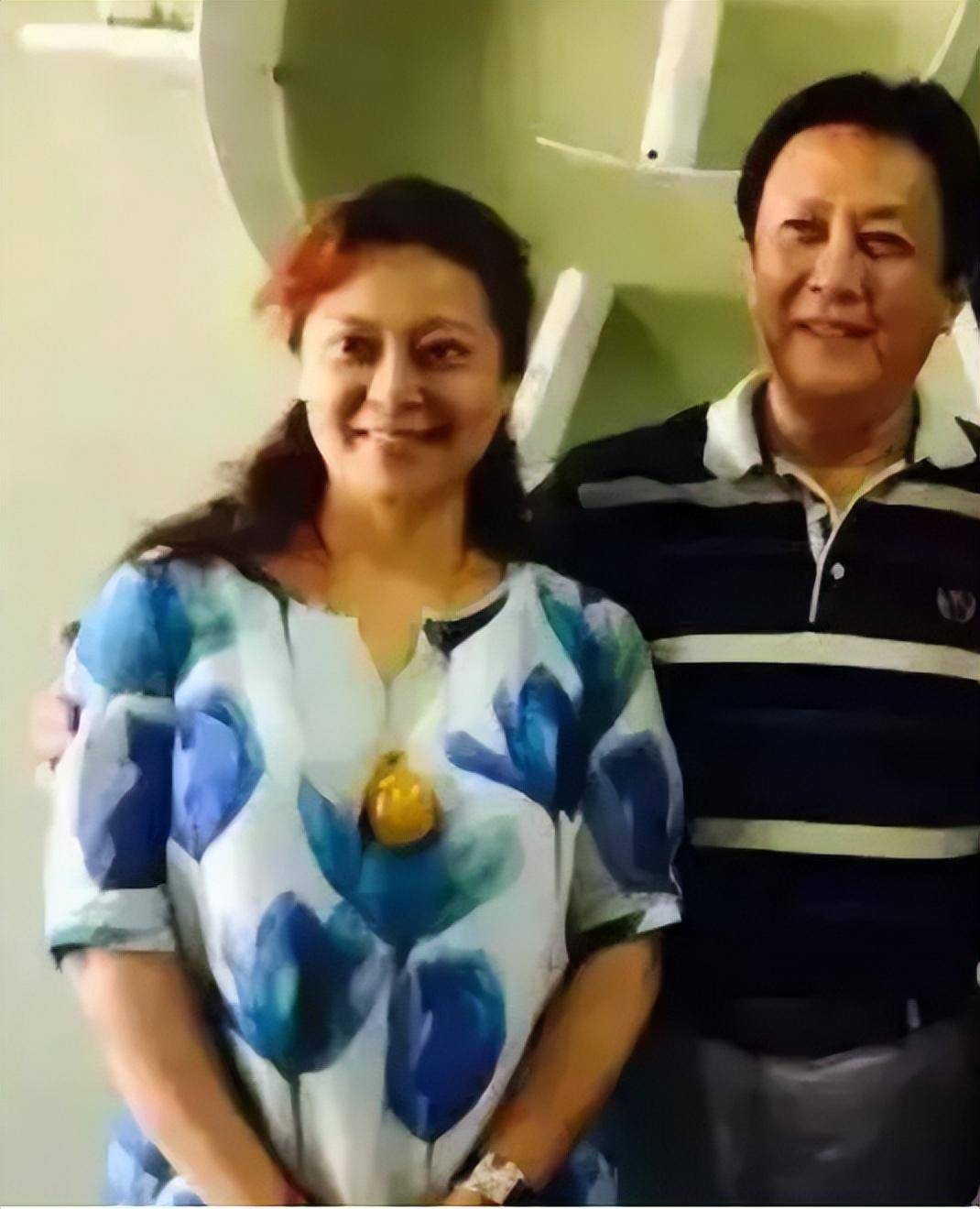 结婚后,唐国强疼爱妻子,总是包容,忍耐对方,壮丽也没有忽视对唐国强的