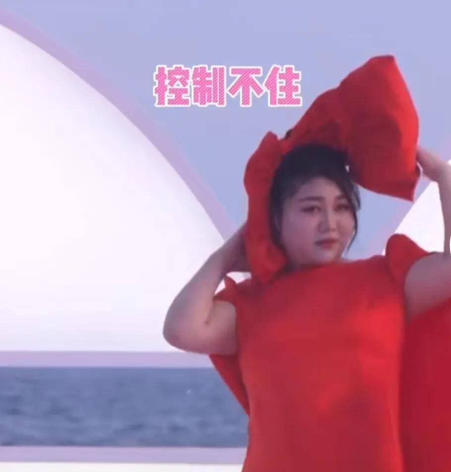 杨天真发视频揭露红毯造型背后的故事,原本她要背着维密翅膀出场_因为