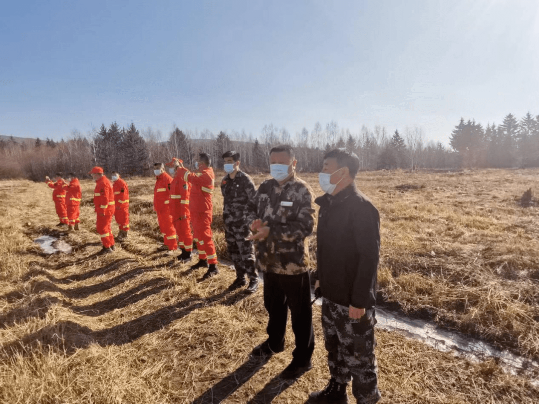 乌翠区森防指联合翠峦林业局公司开展计划烧除工作