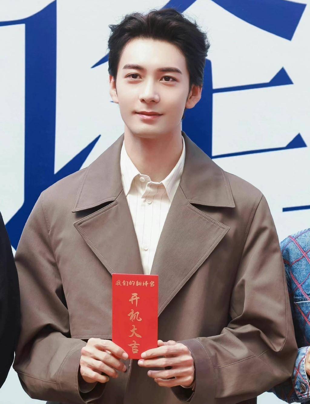 而这一次担任男主角的——内地95后人气小生陈星旭,也是堪称选角相当