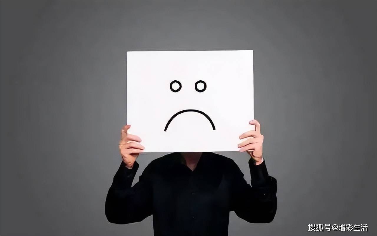 网络世界和现实的不相符导致青少年严重的悲观厌世,心情低落等消极