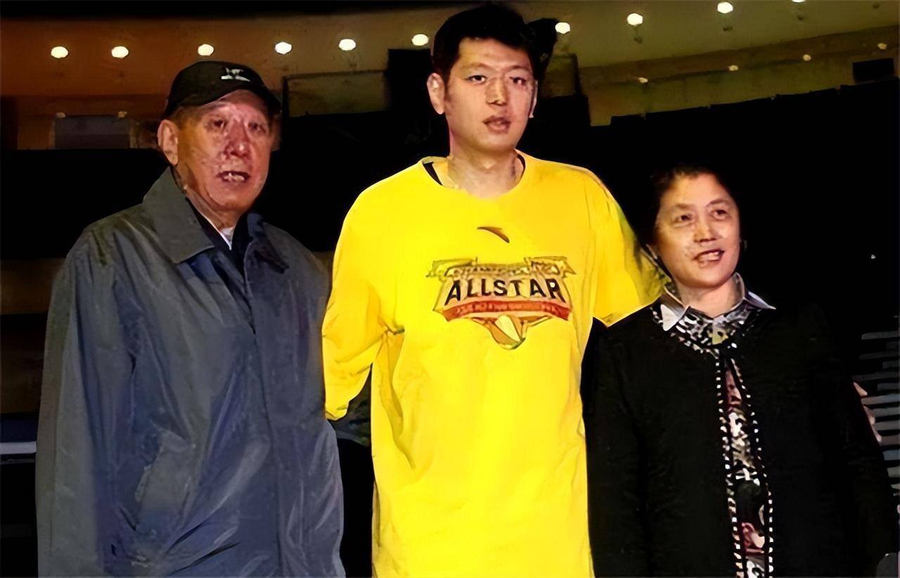 结婚5个月妻子去世,再婚娶亚洲蝶后,和妻子照顾前岳父母_莫科_王凡