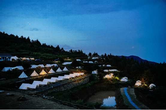 草山崗星空之城位於杭州臨安龍門秘境大山村,是浙江排名第一最具潛力