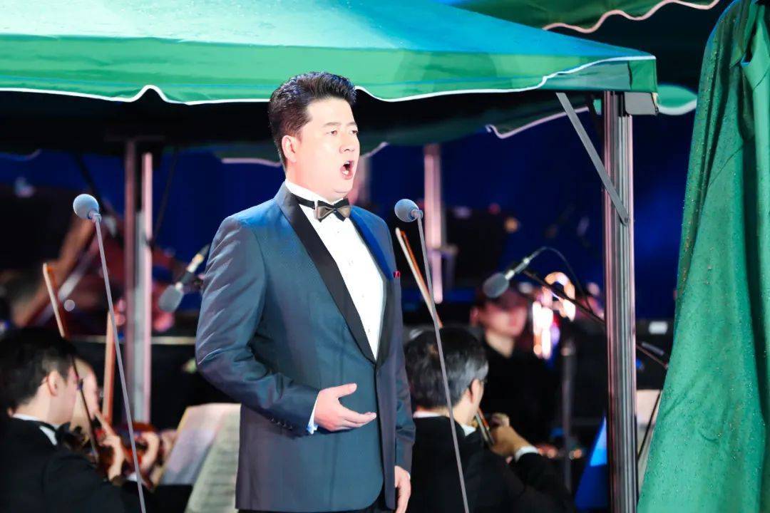 著名主持人王玲玲是本次苏州音乐季的特邀主持,值得一提的是,她曾与中