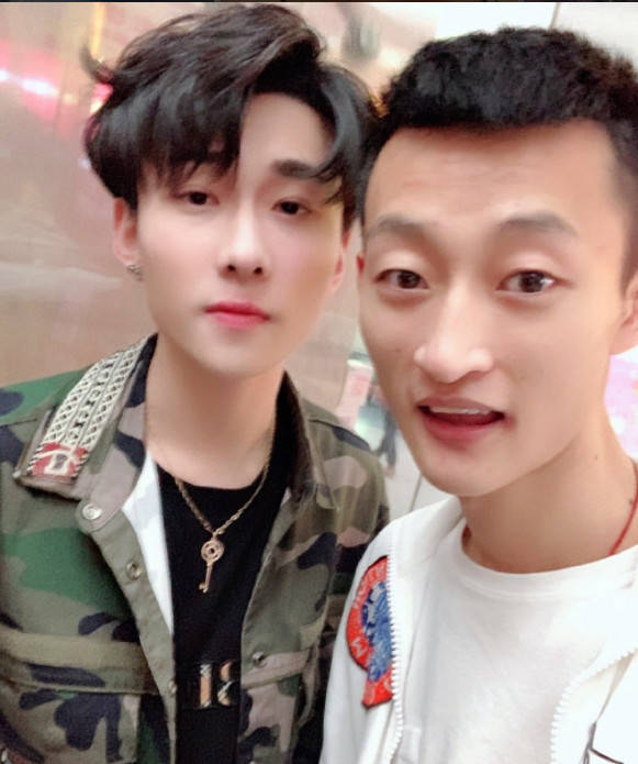 而近期斗鱼由于假神豪事件也闹得沸沸扬扬,相信宝哥出镜会更加努力