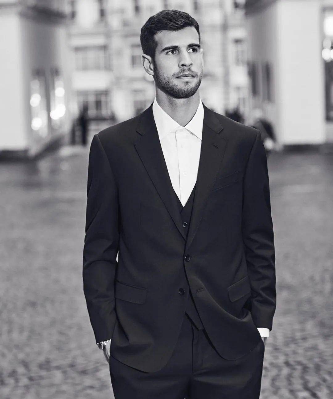 24岁国外网球运动名将卡恰诺夫成为armani的全新代言人