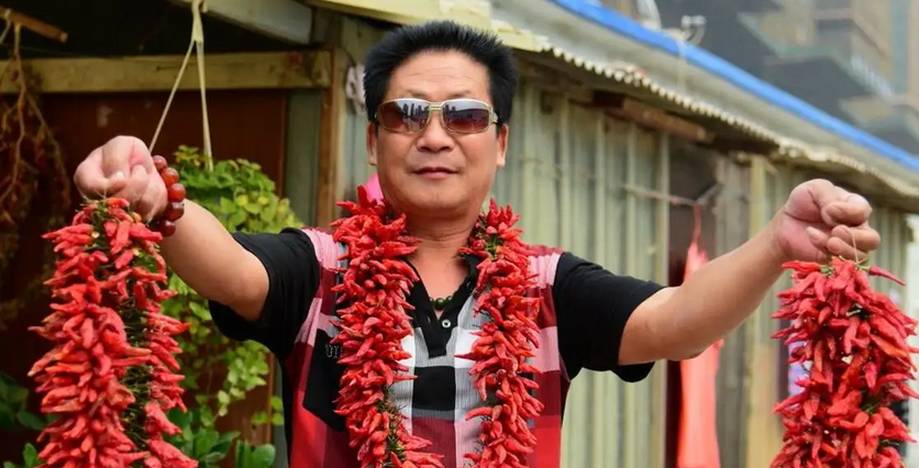 世界辣王李永志:每天5斤辣椒配白酒,破吉尼斯纪录,现状如何?