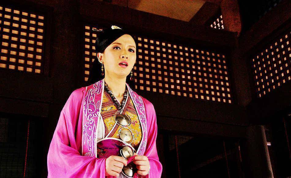 《神话》中张萌饰演的虞姬相当经典,再现了传奇的霸王别姬这一幕