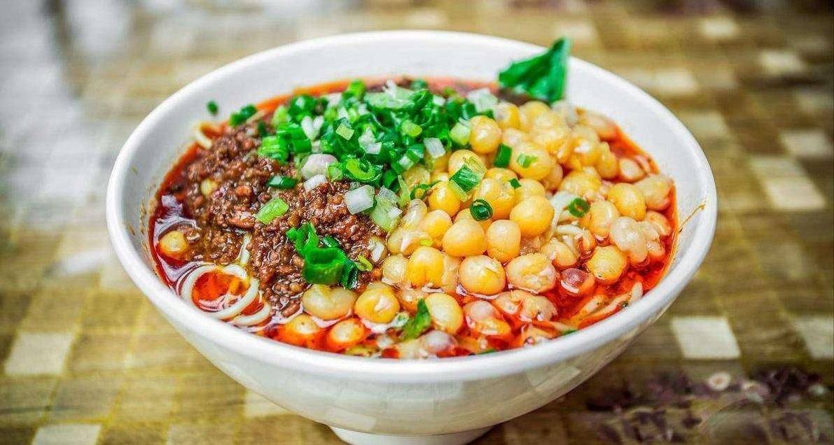 面条的朋友不要错过啦,学会这样做豌杂面,爽口美味又有营养_美食_豌豆