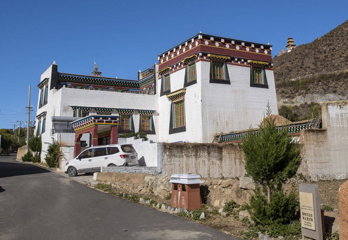 乡城白藏房:遗落在人间的白珍珠_外墙_正方形_建筑