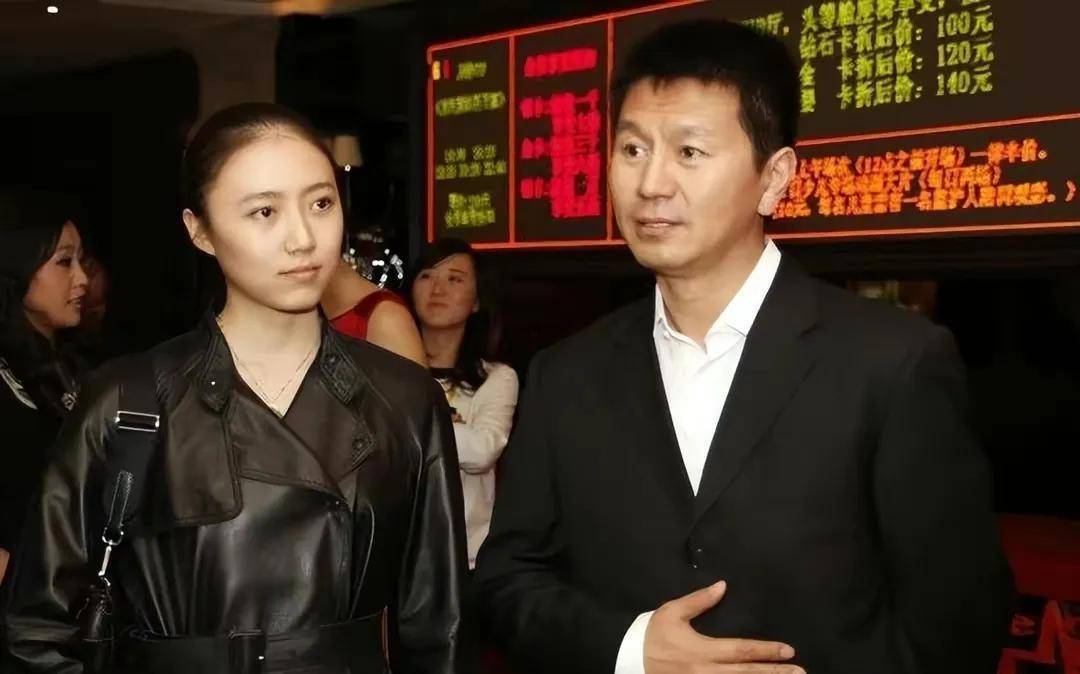 演员吴若甫:娶小22岁美娇妻,一心一意相爱16年,挣的钱都给她_刘莎