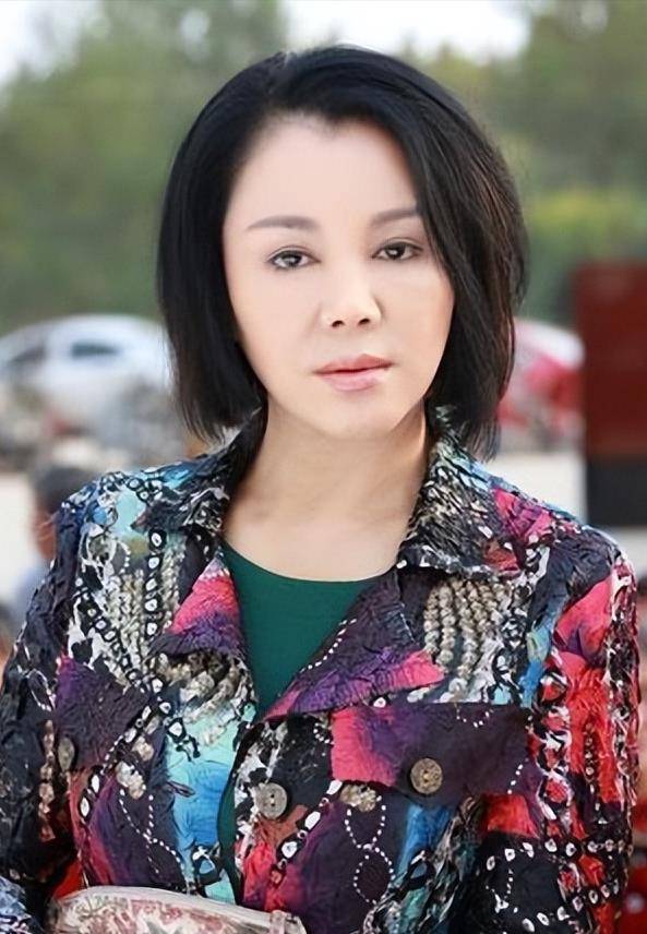 感情压得一塌糊涂,再也不相信爱情了,现在52岁的单身_于小_秦烽_对方