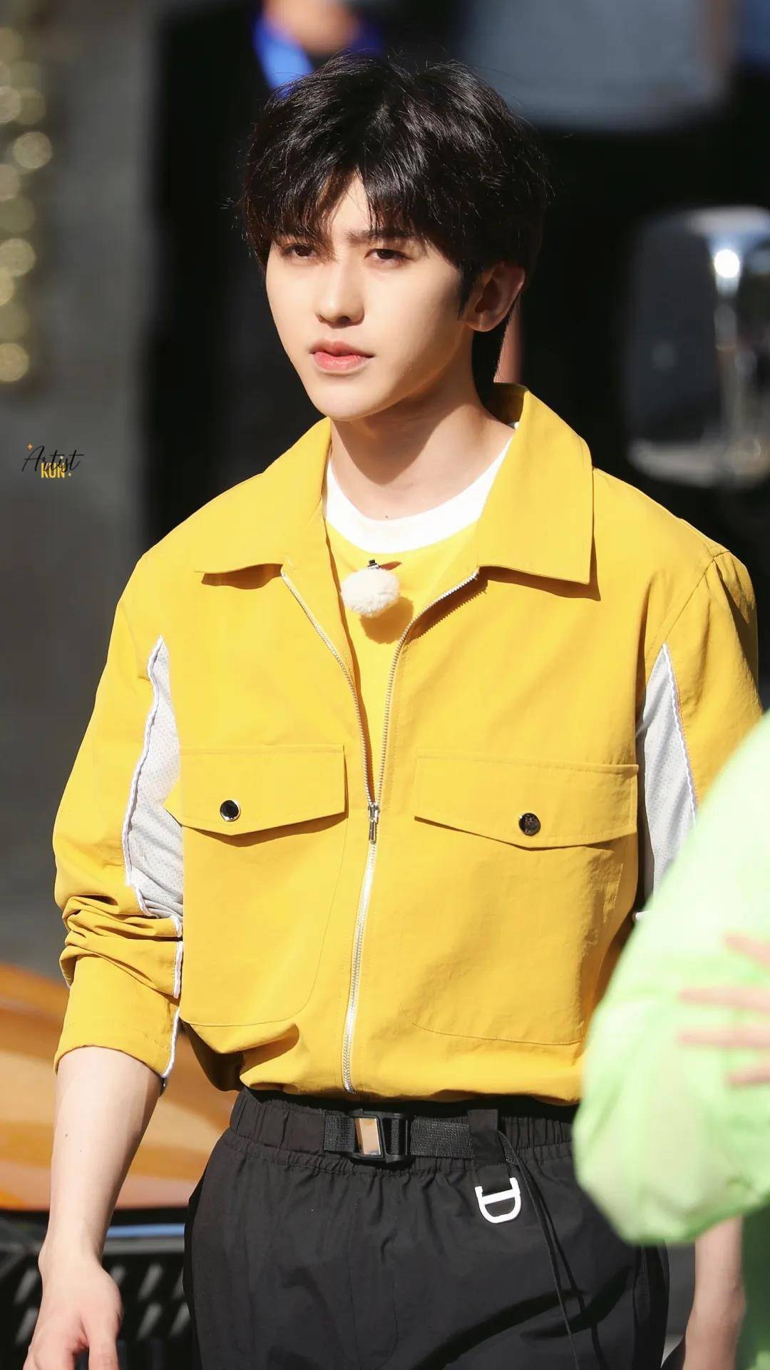 「饭饭时尚」蔡徐坤饭拍,tfboys大片,黄明昊寸头,李宇春艺术_穿着