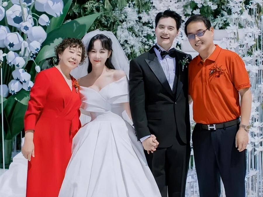 张远发文庆祝至上励合出道14年,感慨:时间真快,小五都结婚了_刘洲成