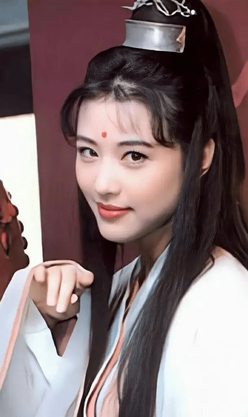 周海媚:曾经的"全港情人",演艺事业开门红,感情却一路坎坷_吕良伟