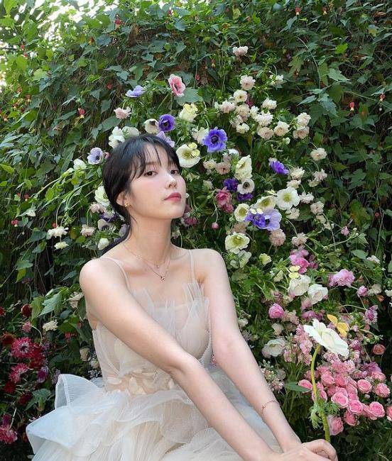 iu是否开始展现老态在韩国网络掀起热烈争论!_年龄_演唱会_女人