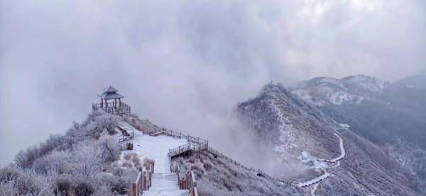 下雪了！ 石家庄驼梁景区迎来了今秋季首次降雪