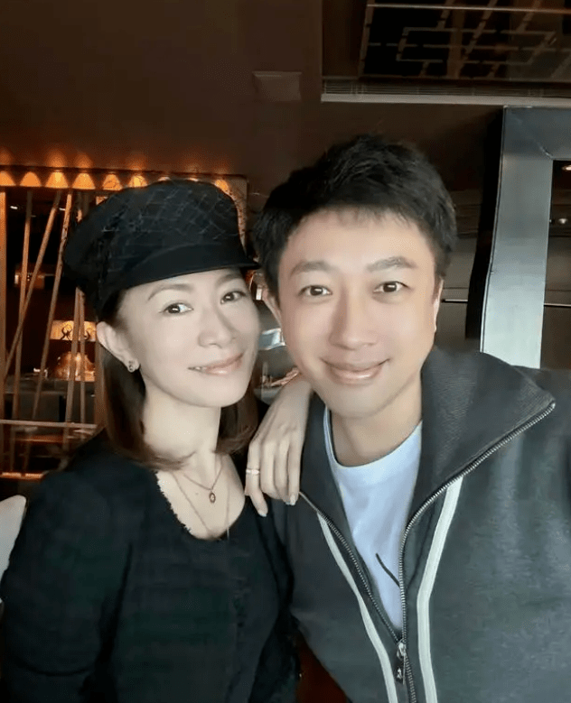 于正分享隔离生活:每天念经,饭菜一般,早餐有大肉包和蛋炒饭_袁姗姗