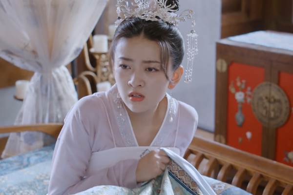 《双世宠妃3》超甜开播,梁洁一人分饰三角,上演女追男戏码_曲檀儿