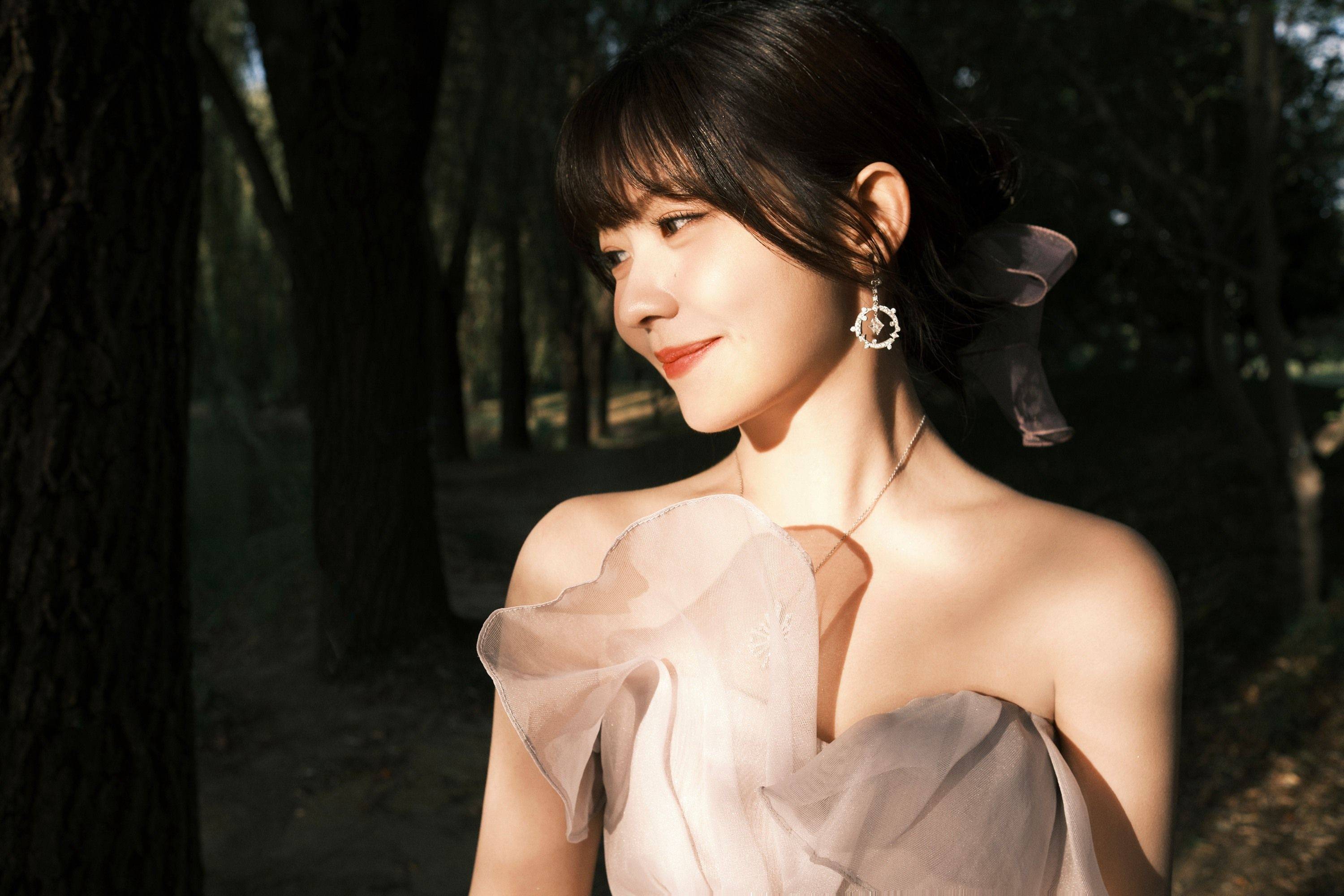 赖美云一字露肩薄纱连衣裙性感写真_连衣裙_写真_云一