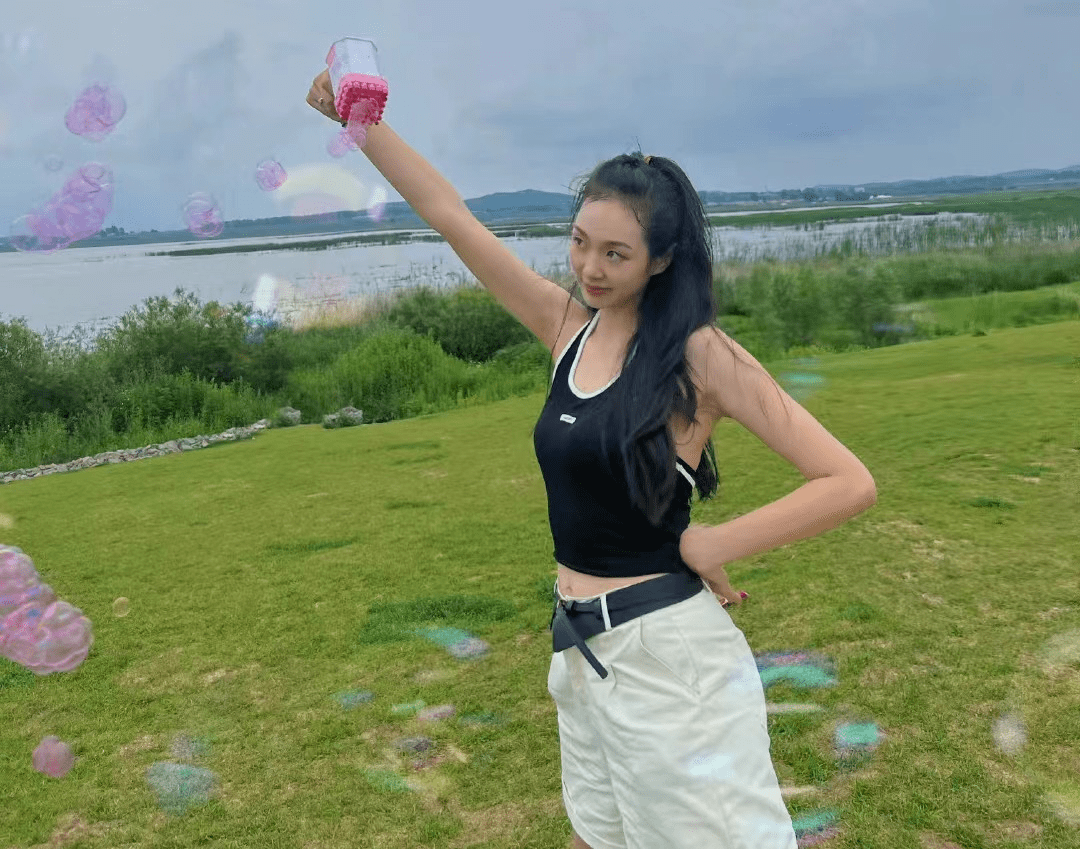 中国女排好消息,郎平爱徒结婚,与老公雨中接吻太浪漫_樊响_照片_大学