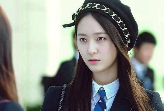 不在"江湖"仍有传说,郑秀晶的气质到底有多独特_活动_西装_衬衫