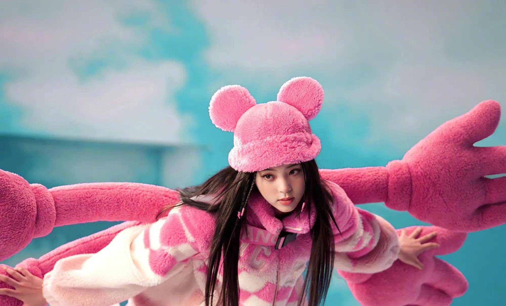 欧阳娜娜米奇穿搭写真,一身粉衣,清新甜美,可爱到冒泡_粉色_网络_侵权