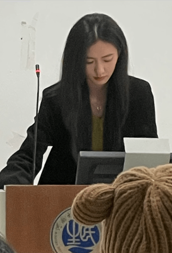 老师"颜值天花板"出圈!神似江疏影高圆圆_毛概_不知道_美女