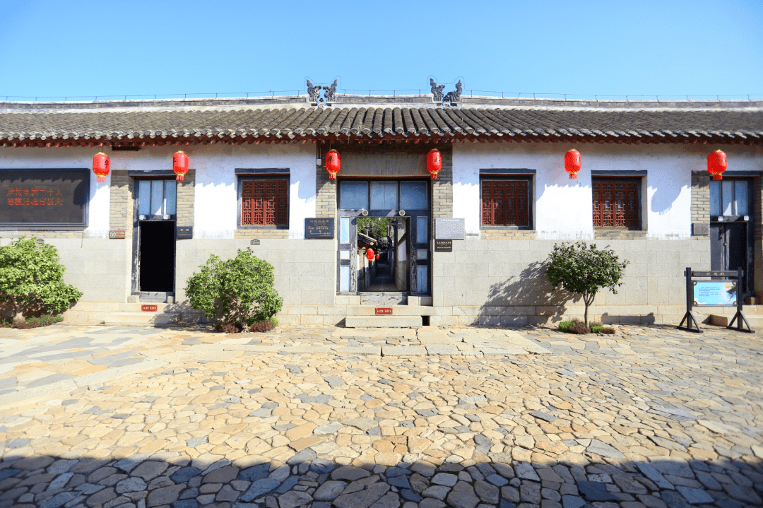 牟氏庄园,又称牟二黑庄园,始建于清朝雍正十三年(1735年),是目前我国