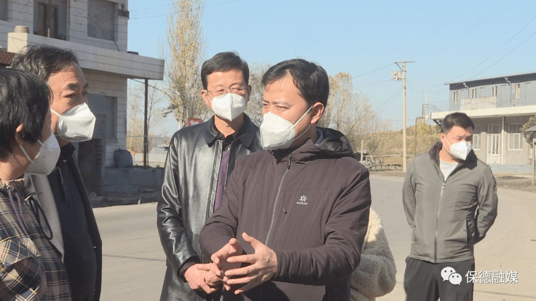 来到我县划定的中风险区域东关镇马家滩村大圪渤停车场和高风险区域义