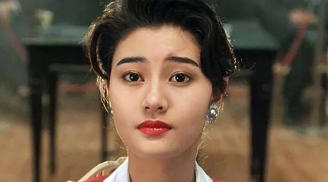 很多人不知道,刘銮雄放弃李嘉欣娶了甘比也是叶淑婉建议的.