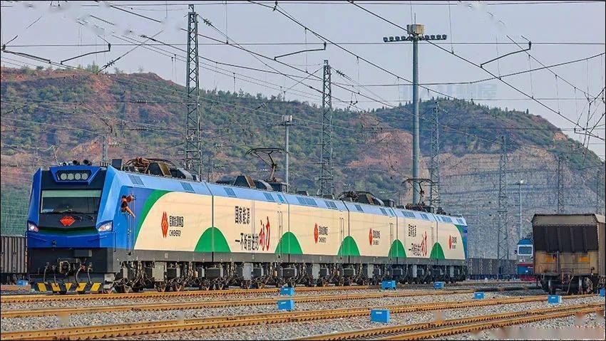 2022年5月.国家能源集团"神24"电力机车,神木北站5道准备入库!