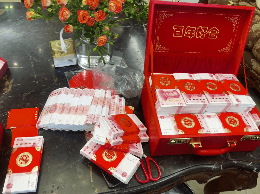 温州有钱人家订婚!满满一箱钱_彩礼_新人_现金