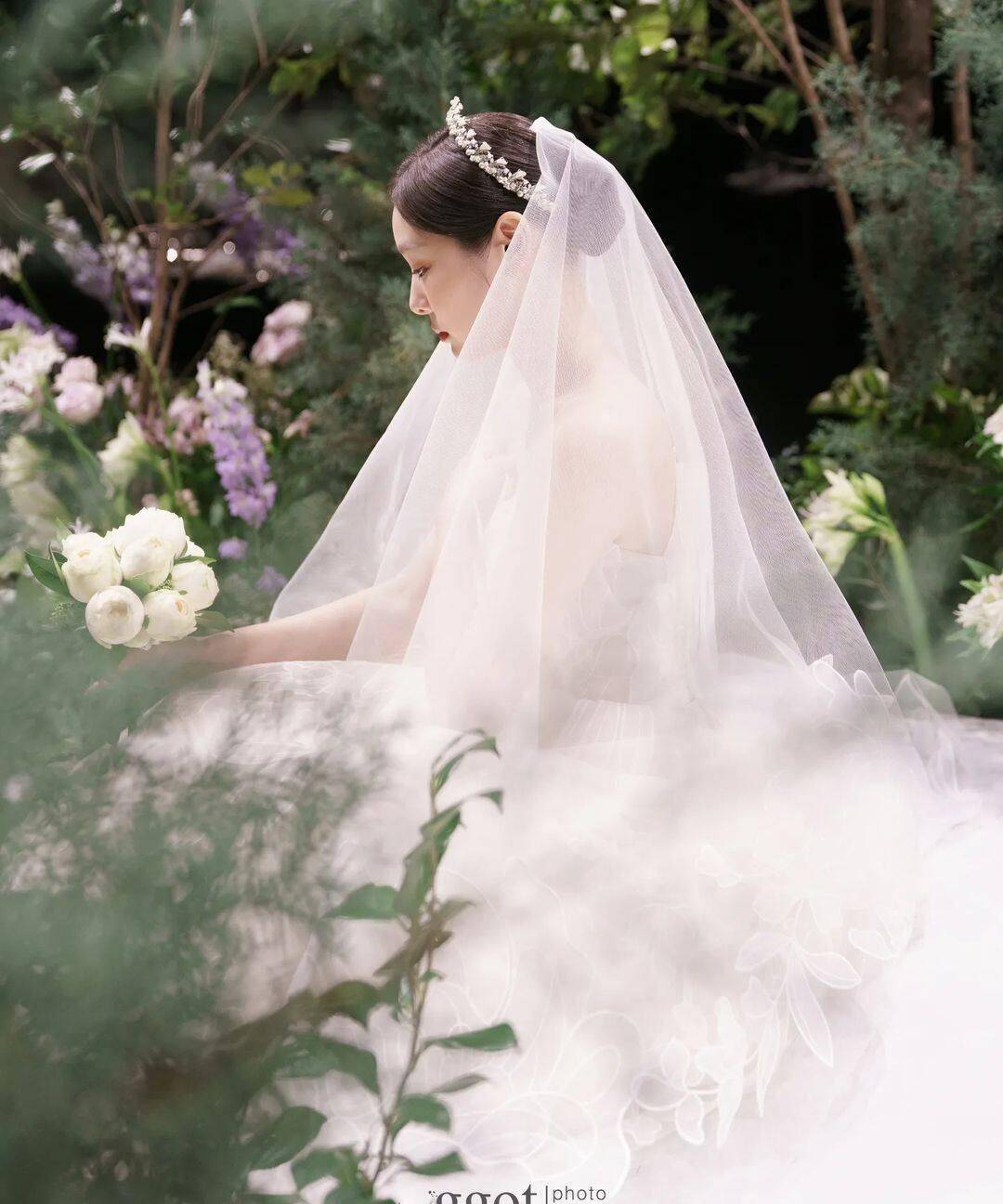 花滑女王金妍儿与小五岁男团成员结婚!