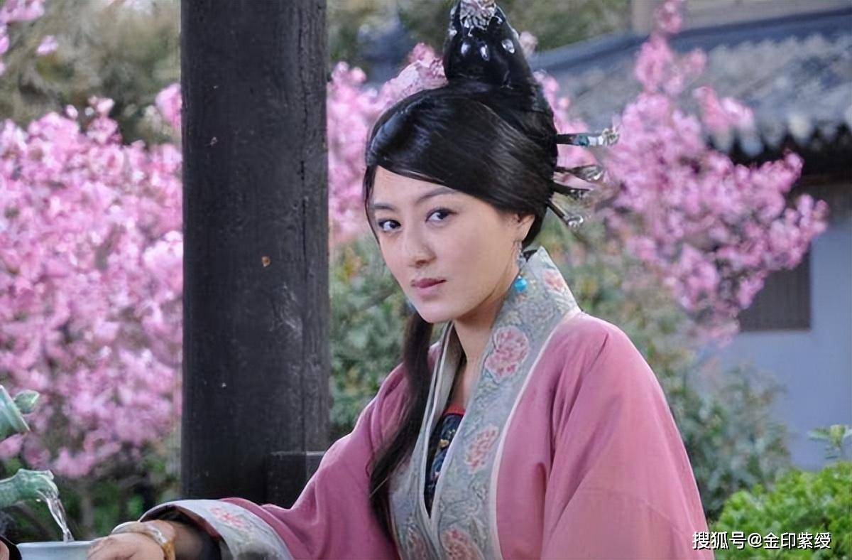 《水浒传》里,卢俊义很优秀,贾氏为什么要背叛他_李固_时间_河北