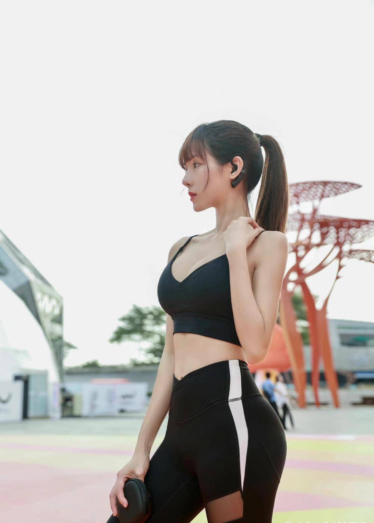 女孩子爱哭是实的在乎你，请不要让她输了好吗？