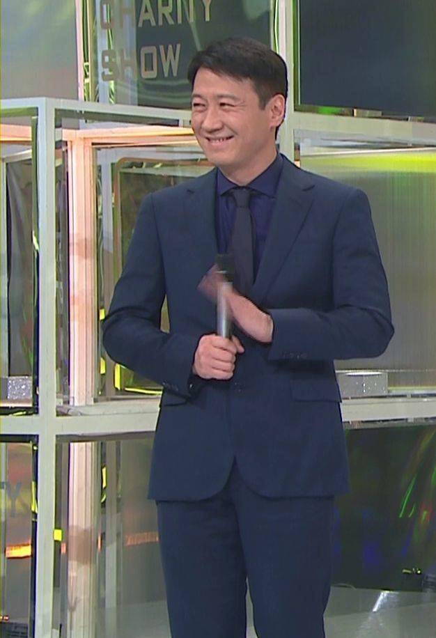 说起黎明可能很多人都会想到他曾经的辉煌,早年曾结过婚身价颇高的他