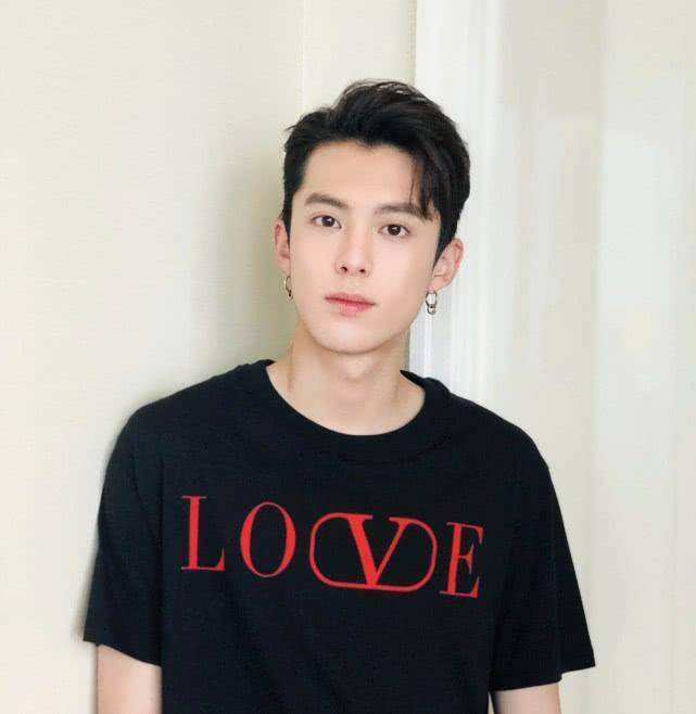 以前娱乐圈有犬系猫系鲶鱼系艺人,现在又有以丁禹兮为代表的猴系_长相