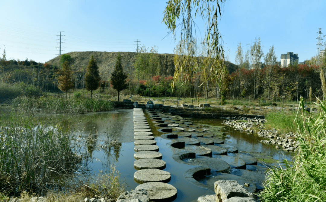 至东楼村西,东纳东楼河,流至高泽村西南与洪凝河相汇后注入墙夼水库
