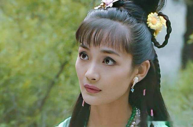 在一众大老爷们儿扎堆的剧组,将饰演"陆小凤"和"陆小倩"的李婷追到了