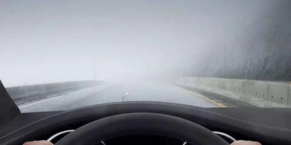 冬季雾天行车需要注意这4点_搜狐汽车_搜狐网