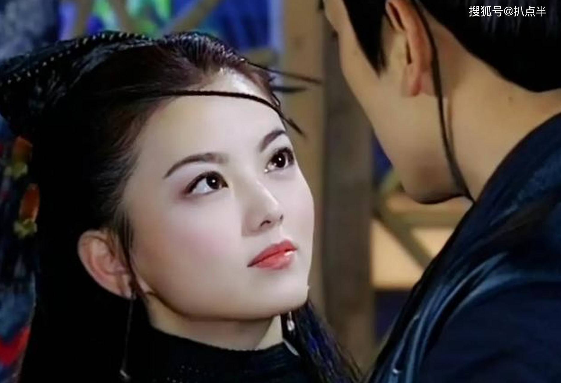 在事业发展最好的阶段,李湘于2000年,24岁时转型,主演了《快嘴李翠莲