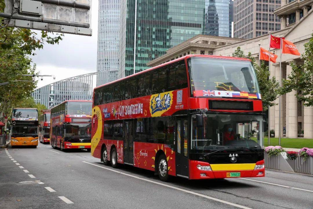 春秋集团新购的双层观光巴士亮相申城街头!_都市_上海_外滩