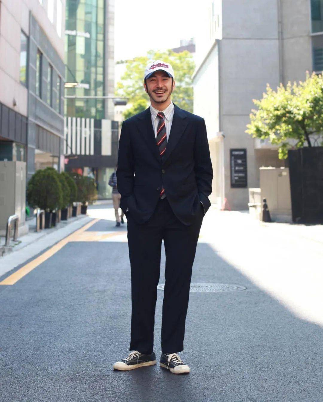 这位41岁韩国大叔的西装穿搭,不仅性感还迷人_造型_西裤_配饰