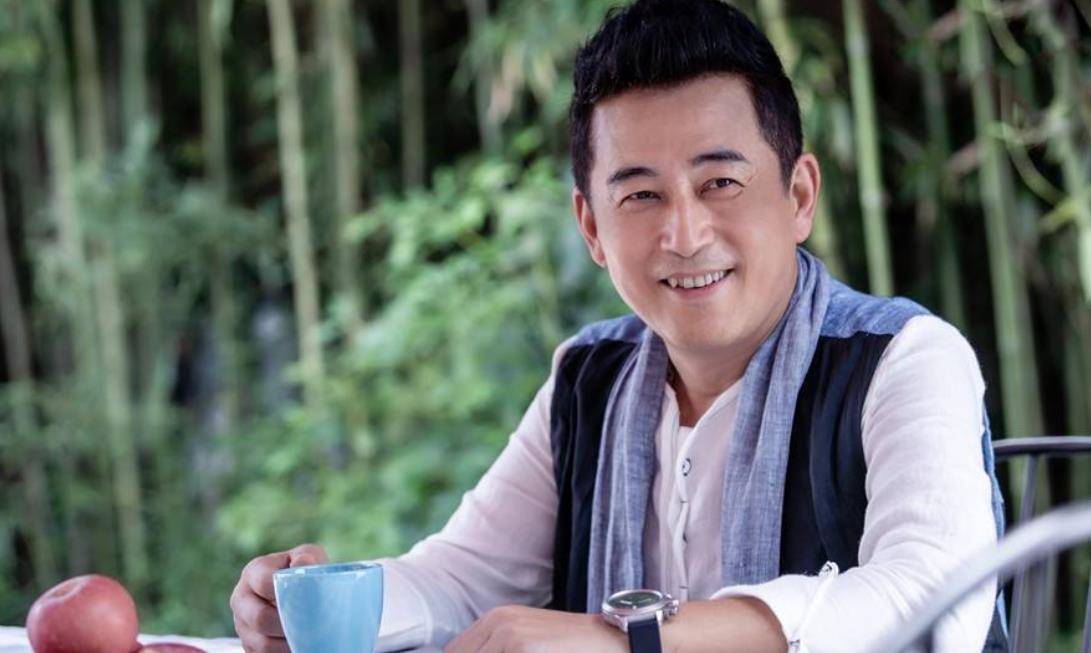 王志飞与小16岁张歆艺相恋7年无果,为何转身就能与张定涵3天闪婚_因为