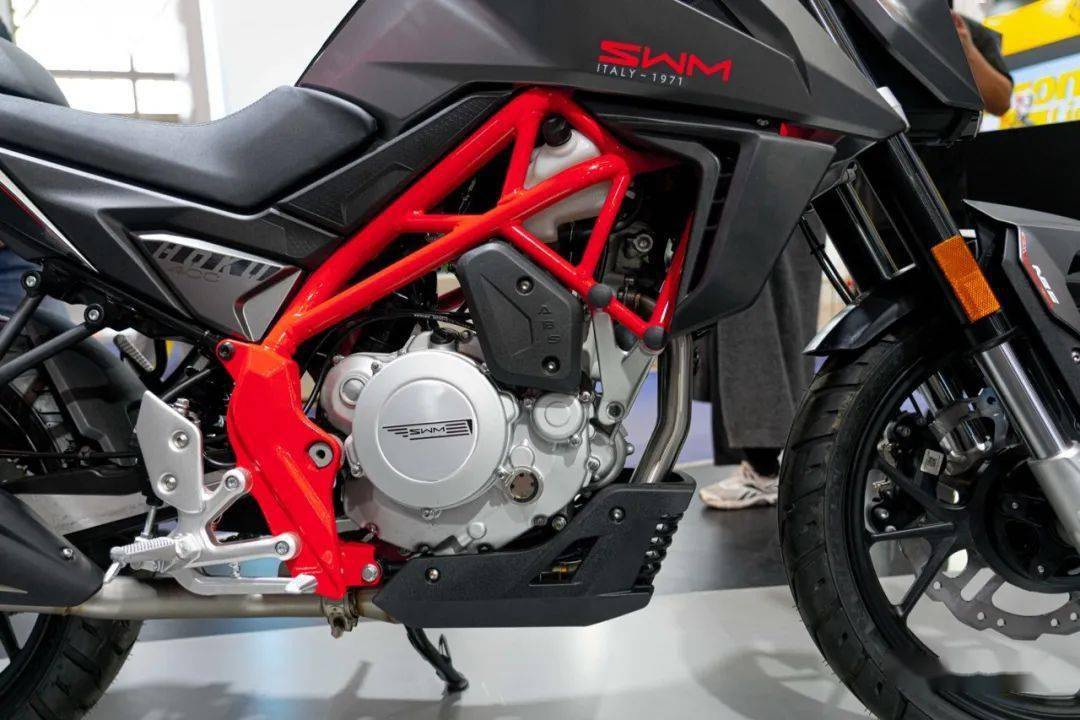 最后,面对新能源车市场的日益壮大,鑫源在本次展会也带来了基于swm