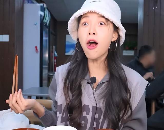 网红“小贝饿了”遭起底：老公在药监局上班 疑